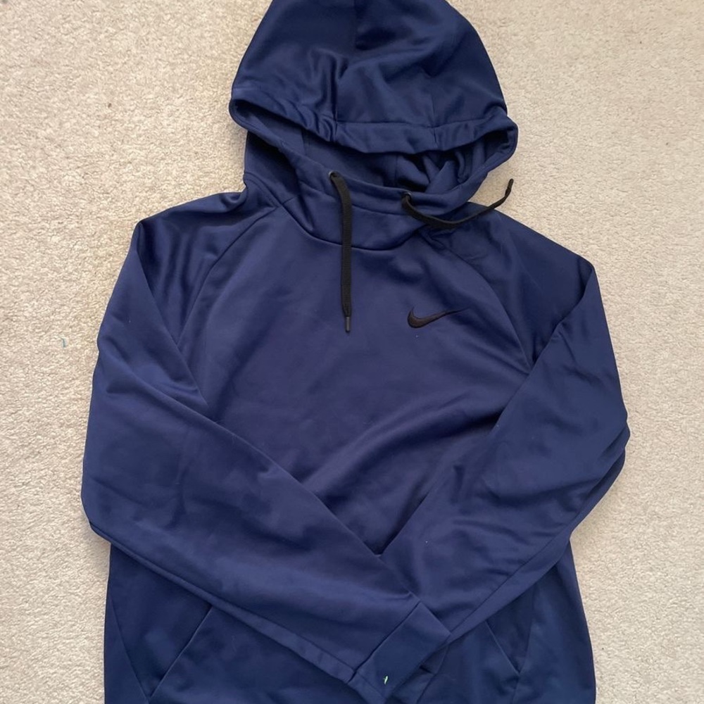 navy blue nike sweatshirt